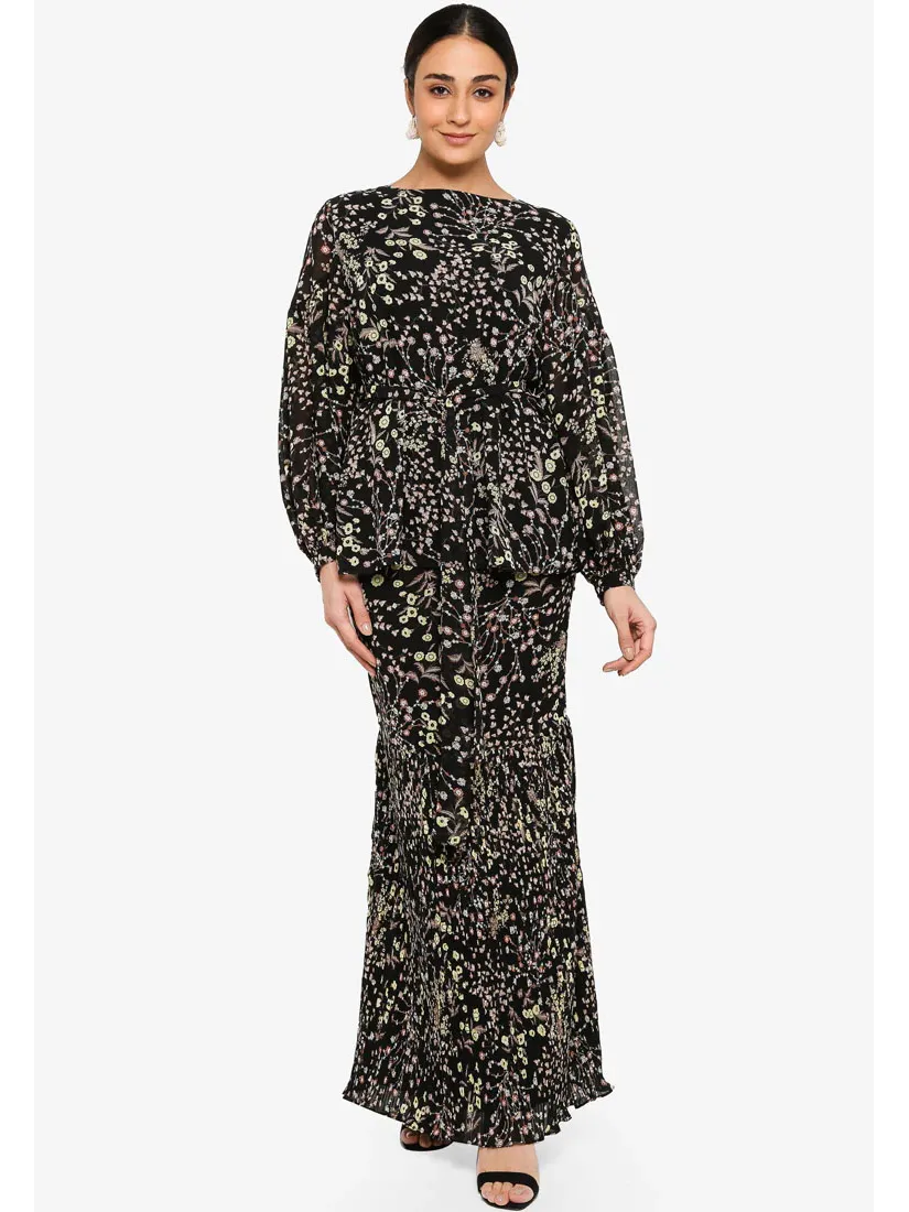 Ezzati Amira Floral Pleated Baju Kurung Kedah Black L Black We Rent Fashion