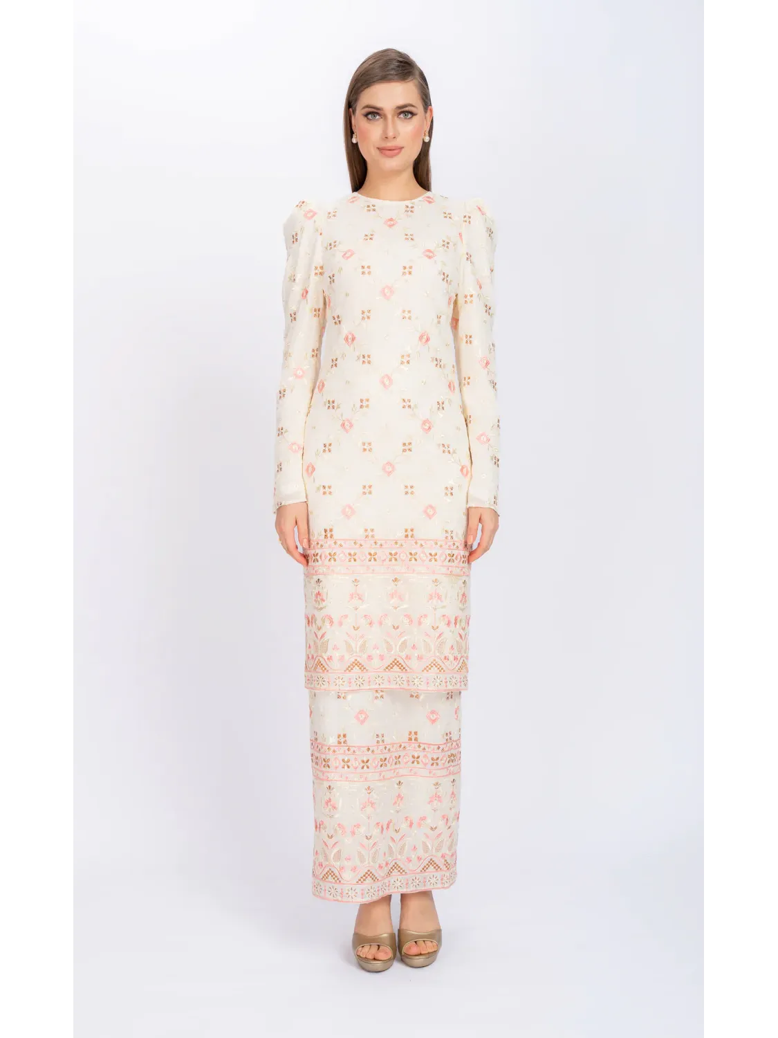 Larney Mercy Embroidery Baju Kurung Off White - Cream - L | We Rent Fashion